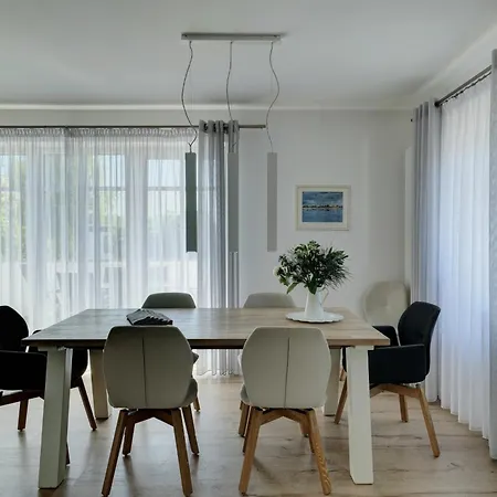 아파트 Haus Sorgenfrei, 900 M Vom Entfernt, Zentral Gelegen, Perfekt Fuer Familien & Freunde, Drei Schlafzimmer 뤼베크