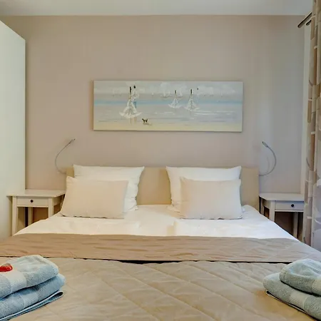 Διαμέρισμα Haus Sorgenfrei, 900 M Vom Entfernt, Zentral Gelegen, Perfekt Fuer Familien & Freunde, Drei Schlafzimmer Λίμπεκ