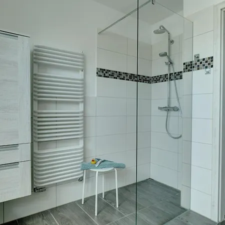 Haus Sorgenfrei, 900 M Vom Entfernt, Zentral Gelegen, Perfekt Fuer Familien & Freunde, Drei Schlafzimmer Διαμέρισμα *