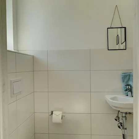 Haus Sorgenfrei, 900 M Vom Entfernt, Zentral Gelegen, Perfekt Fuer Familien & Freunde, Drei Schlafzimmer * 뤼베크
