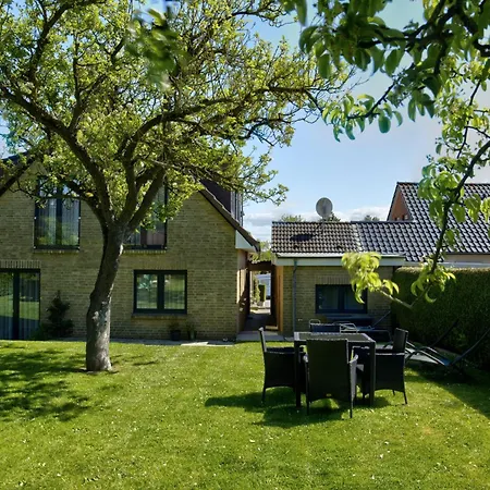 Haus Sorgenfrei, 900 M Vom Entfernt, Zentral Gelegen, Perfekt Fuer Familien & Freunde, Drei Schlafzimmer *